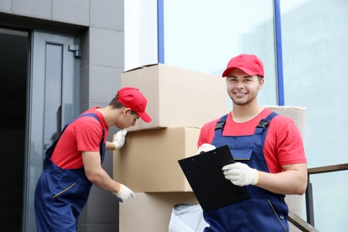 Storage and transport support from removal companies in Manorhouse