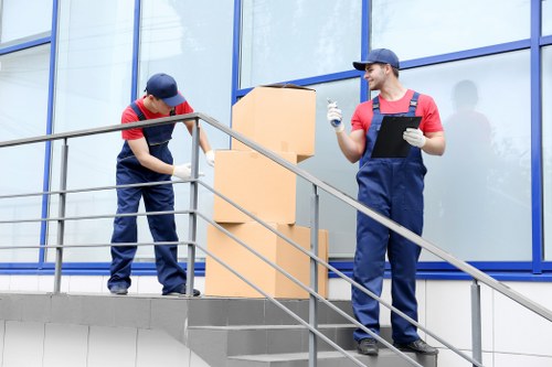 Professional packing and unpacking services in Manorhouse for a smooth home move