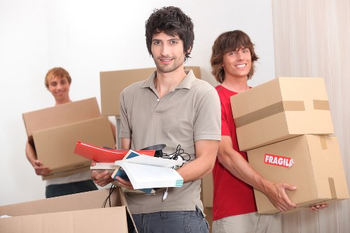 Professional man and van transport service in Manorhouse