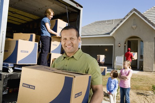Man with a van in Manorhouse loading boxes and household items